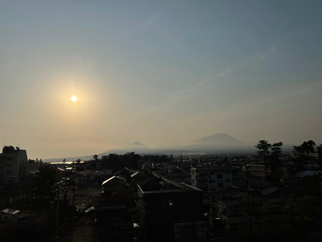鳥取砂丘と並ぶ自然遺産大山　宿舎から撮った写真